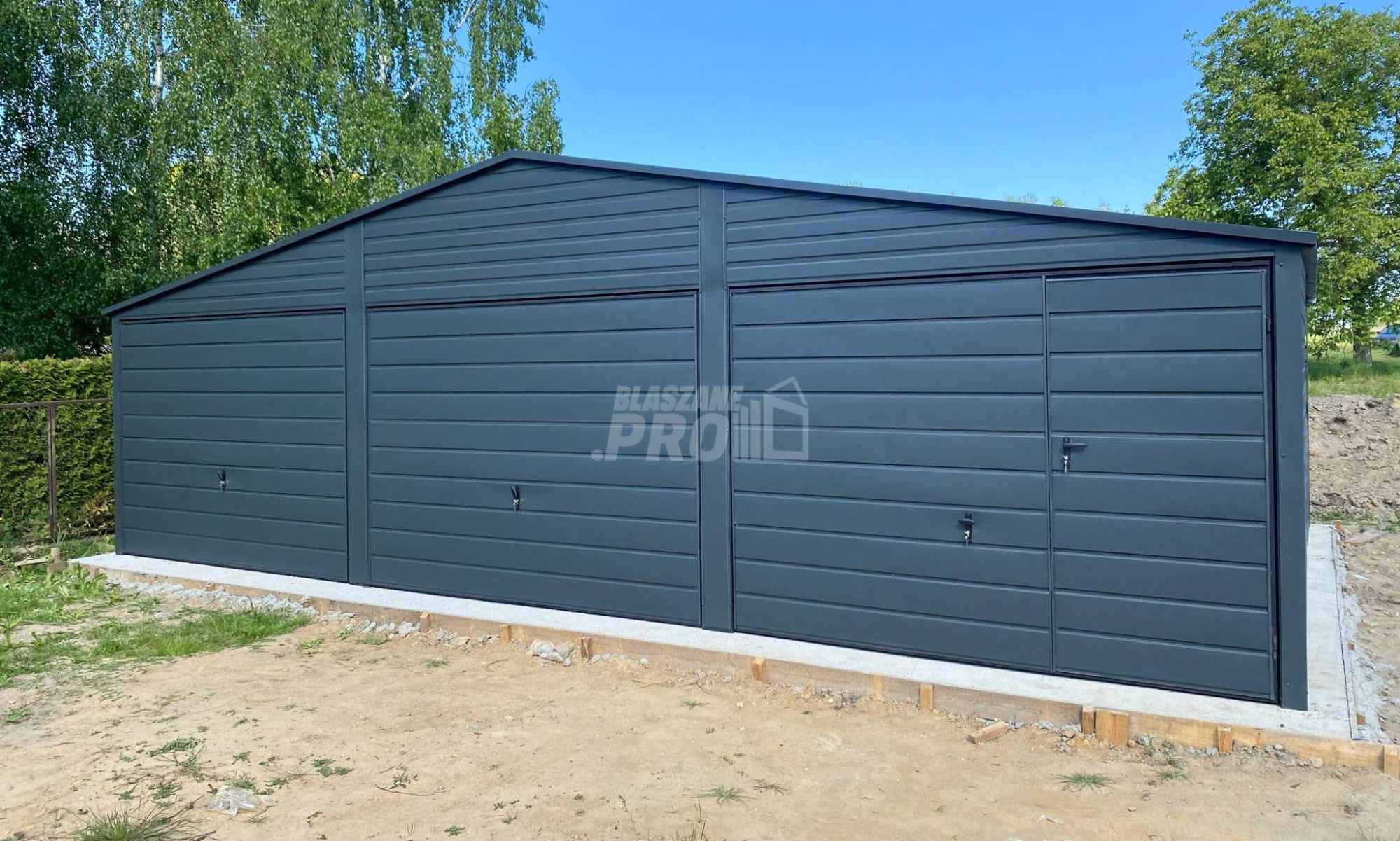 Garaż blaszany 9x6m - 3x Brama - drzwi Antracyt Dach dwuspadowy GP556 Iława - zdjęcie 3