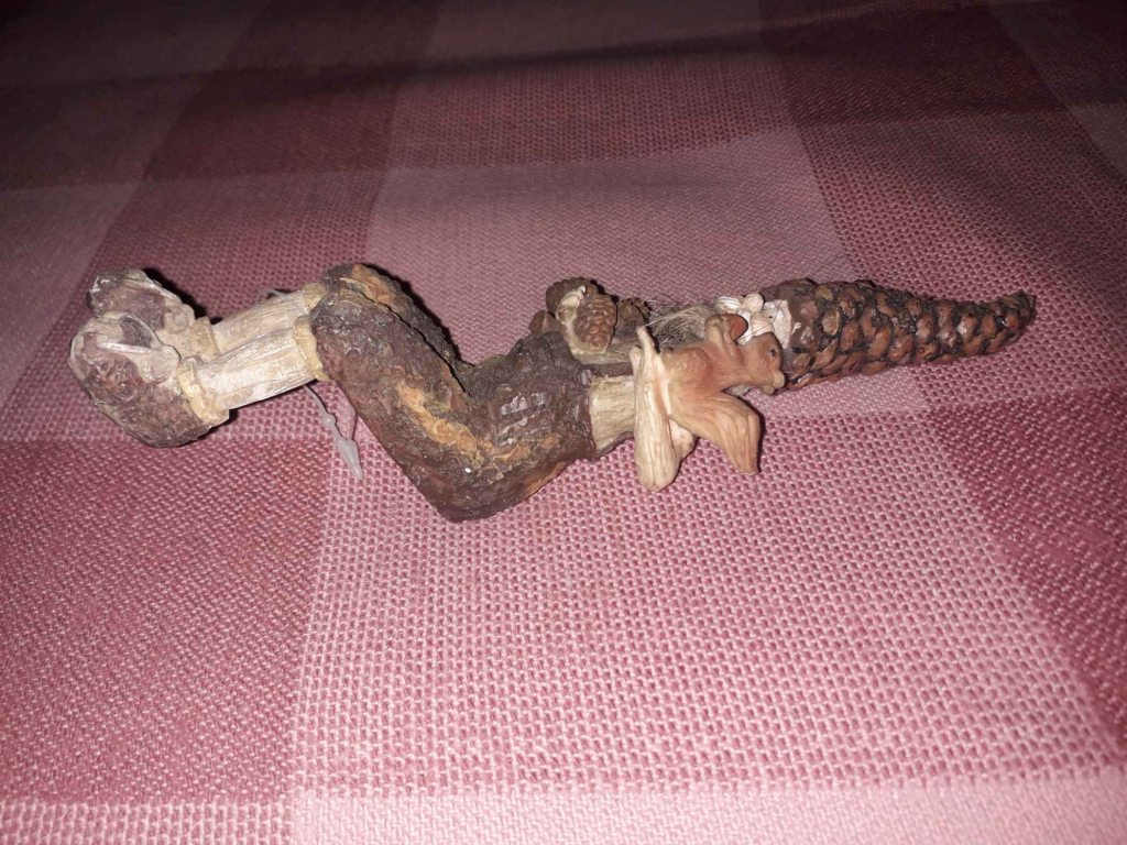 Ludzik z brodą w pozycji siedzącej Bielany - zdjęcie 6