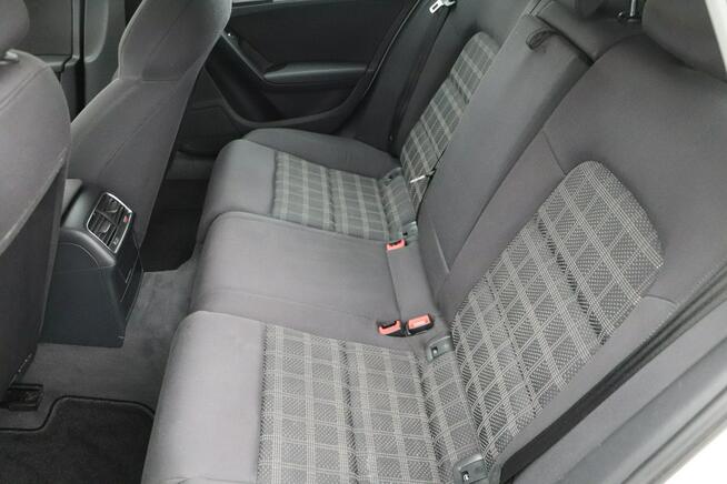 Audi A4 KRAJOWY,serwisowany,6-bieg,NAVI,parktronic Opole - zdjęcie 9