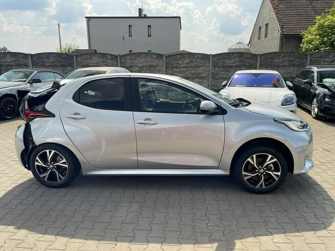Toyota Yaris Hybryda Automat Kamera Podgrzewanie Virtual 130KM Gliwice - zdjęcie 2