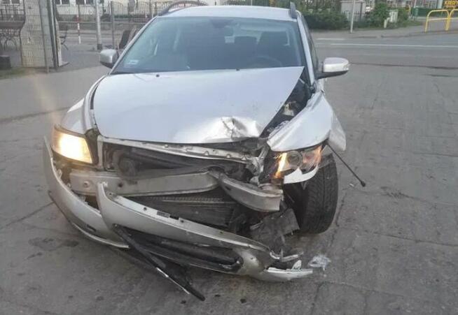 VOLVO PO WYPADKU Dzierzgoń - zdjęcie 1