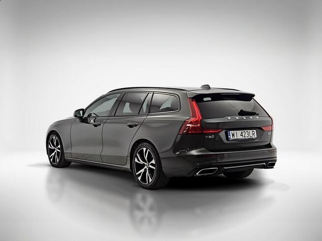 Volvo V60 B4 D Plus Dark aut ! Z Polskiego Salonu ! Faktura VAT ! Warszawa - zdjęcie 3