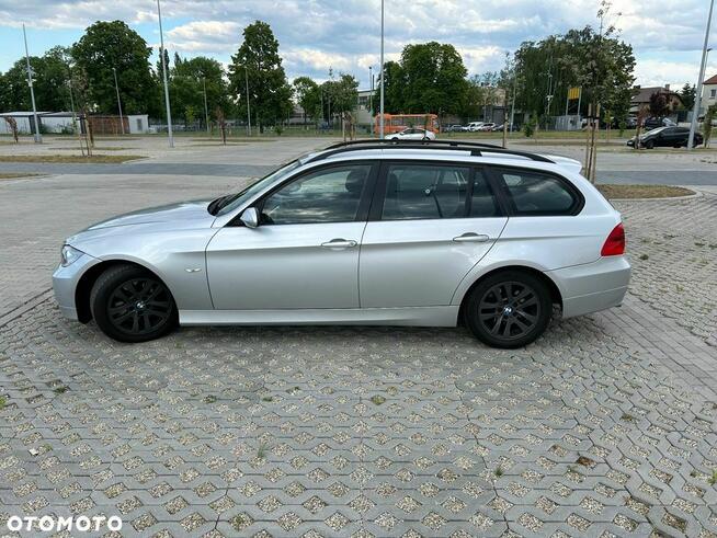 BMW Seria 3 318d DPF Touring Kalisz - zdjęcie 3