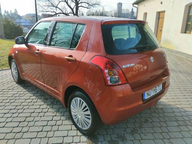 Suzuki Swift 1.3 benzyna 2009 r. Dębica - zdjęcie 4