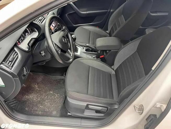 Skoda Octavia 1.6 TDI Ambition Płock - zdjęcie 9