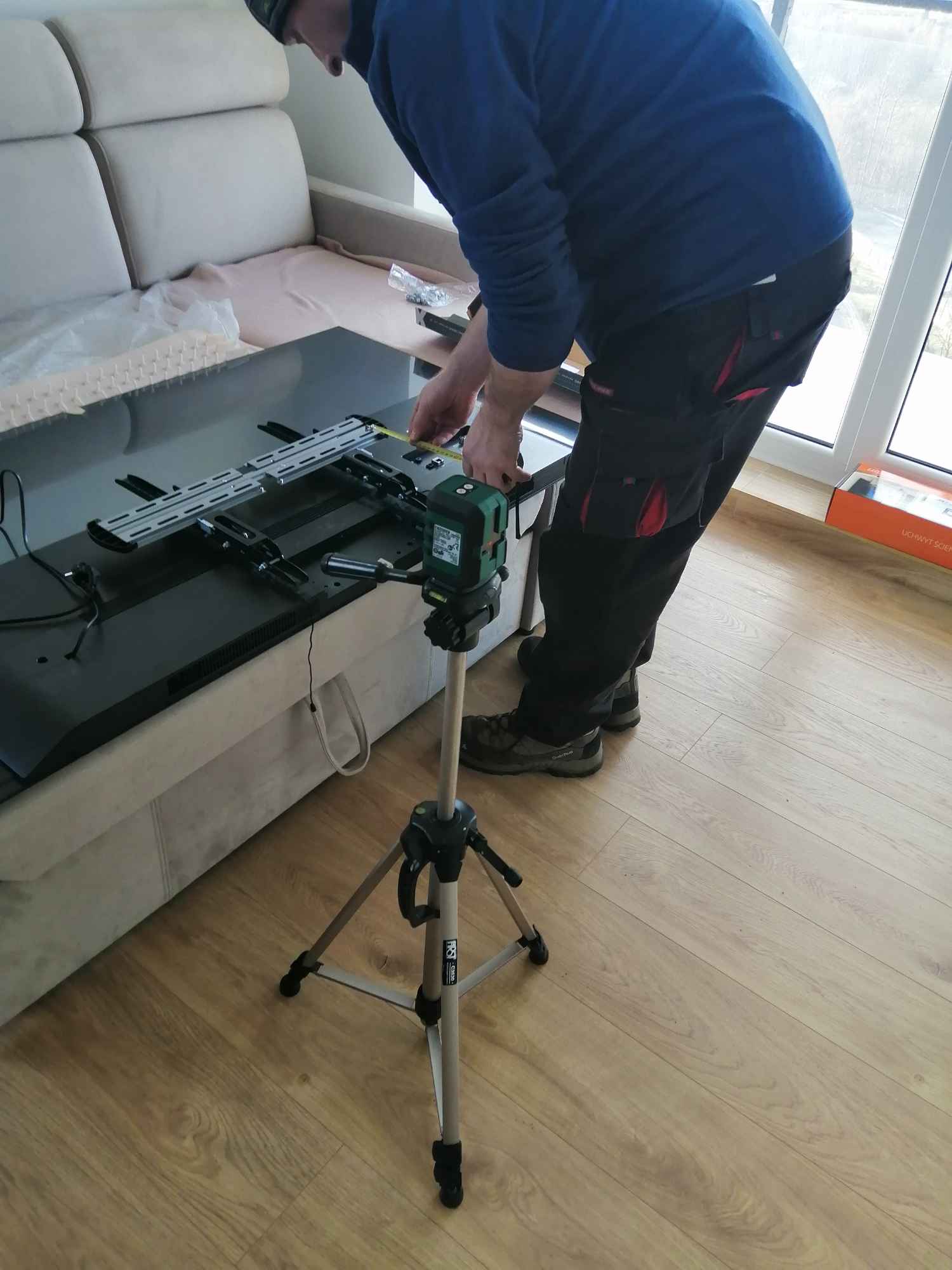 Montaż telewizora na ścianie lub suficie-serwis anten Katowice - zdjęcie 3