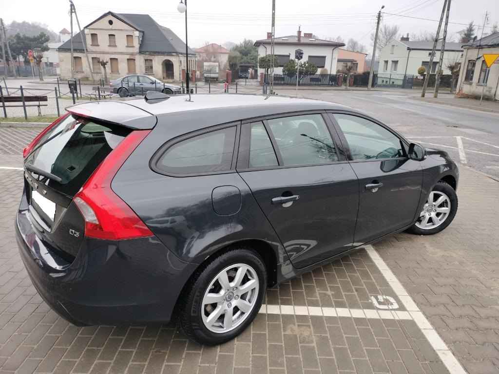 Volvo V60 D3 2,0 Diesel 136 KM - Wirtualny Kokpit Widzew - zdjęcie 3