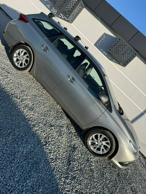 Toyota Auris Hybrid 135 Premium Miękinia - zdjęcie 9