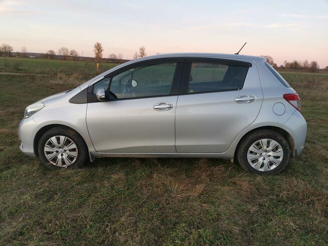 Toyota Yaris III 2013 1.3 Benzyna Niski przebieg Klima Hak Drezdenko - zdjęcie 5