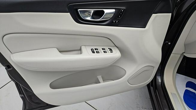 Volvo XC 60 B4 B Plus Bright aut ! Z Polskiego Salonu ! Faktura VAT ! Warszawa - zdjęcie 10