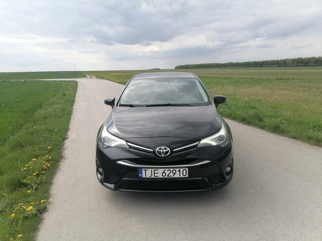 Toyota Awensis 2017 rej 20018sedan czarny met, polski salon z Jędrzejów - zdjęcie 2