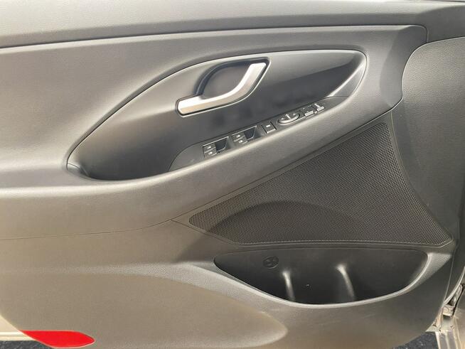 Hyundai i30 1.5 T-GDI 48V Smart DCT Kombi Warszawa - zdjęcie 12