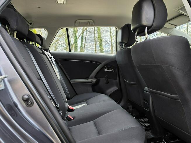 Toyota Avensis 1.6 VVTI 132KM benzyna / ZADBANA Skępe - zdjęcie 8