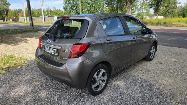 Toyota Yaris 1.5 HSD 100KM Kamera Serwisowany 2xKoła Ładny Stan Otwock Mały - zdjęcie 6