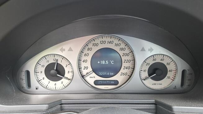 Mercedes E 200 1.8 AVANGARDE 163 KM 251tyś km Xenon Skóra Skarżysko-Kamienna - zdjęcie 10