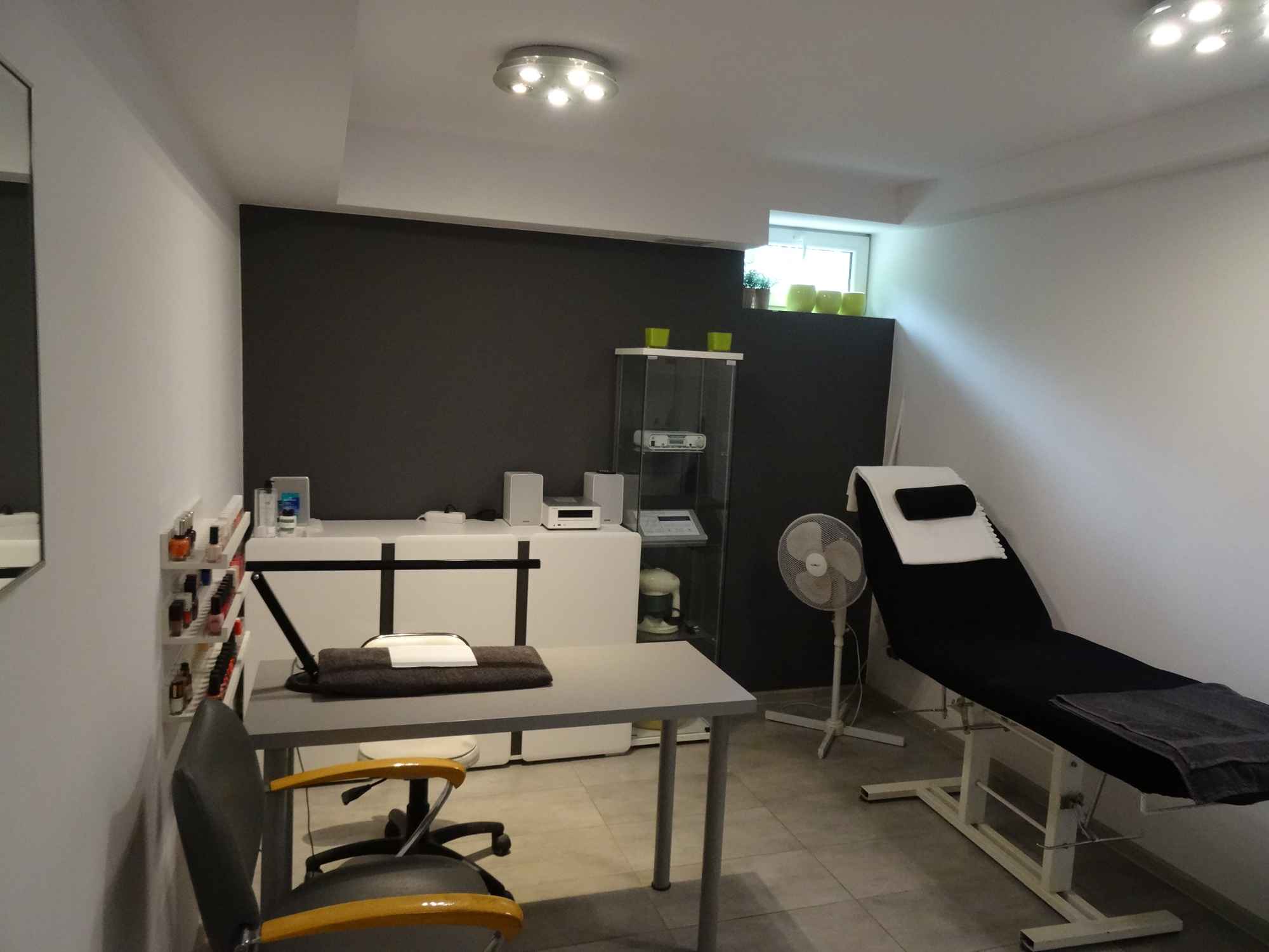 Wynajmę pomieszczenie, pokój w salonie fryz- kosmetycznym Śródmieście - zdjęcie 1
