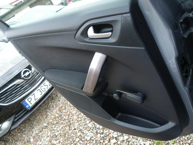 Peugeot 2008 2015r 1.2 benzyna 82km bezwypadkowy klima niski przebieg Słupsk - zdjęcie 9