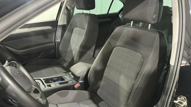 VOLKSWAGEN Passat 2.0 TDI EVO 150 KM DSG Business Swarzędz - zdjęcie 12