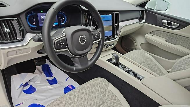 Volvo V60 B4 D Core aut ! Z Polskiego Salonu ! Faktura VAT ! Warszawa - zdjęcie 9