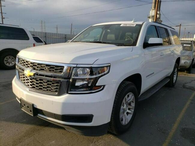 Chevrolet Suburban 2017, 5.3L, porysowany lakier Warszawa - zdjęcie 2