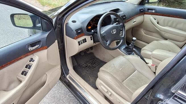 Toyota Avensis II 2.2 D4D 177KM 2005r kombi Xenon Skóry zare Skarżysko-Kamienna - zdjęcie 8
