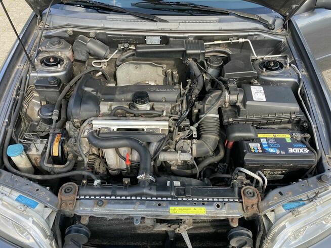 Volvo V40 1,8 benzyna 2004, którym jeździł Lewandowski Ursynów - zdjęcie 9