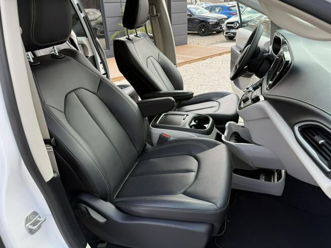 Chrysler Pacifica 3.6 V6 298 KM / HYBRYDA PLUG-IN / Przebieg 900 KM! Pęcice - zdjęcie 12