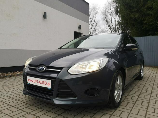Ford Focus 1.0 12V 125KM  Klimatronik Halogeny Isofix  HAK Gwarancja Strzegom - zdjęcie 1