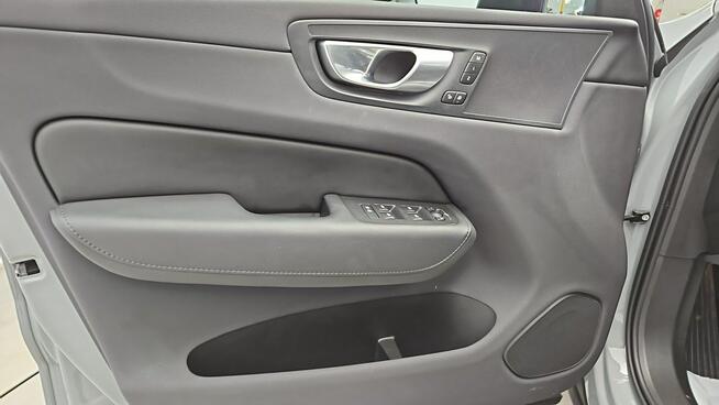 Volvo XC 60 Plus Dark aut  ! Z Polskiego Salonu ! Faktura VAT ! Warszawa - zdjęcie 10