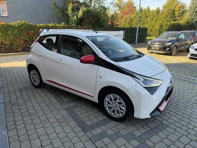 Toyota Aygo 1,0 72KM  Klimatyzacja  Kamera  CarPlay Orzech - zdjęcie 4
