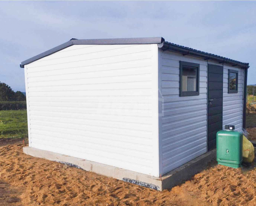 Domek ogrodowy 5,5x4 biały  drzwi + 2x okno blachodachówka rynny GP225 Wągrowiec - zdjęcie 3