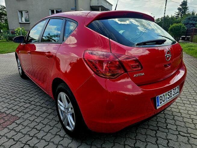 Opel Astra J 1.6 BENZYNA * Ognista czerwień *  sprowadzony Grudziądz - zdjęcie 5