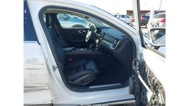 Volvo S60 / T5 INSCRIPTION / niski przebieg / Tarnów - zdjęcie 10