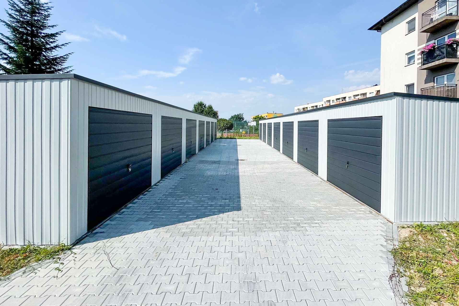 Rząd garaży 28x5,5m - 7x bramy uchylne  dach spad w tył  GP489 Lidzbark Warmiński - zdjęcie 5