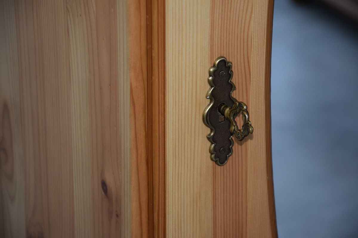 szafa z lustrem z drewna sosnowego - jak nowa Olsztyn - zdjęcie 5