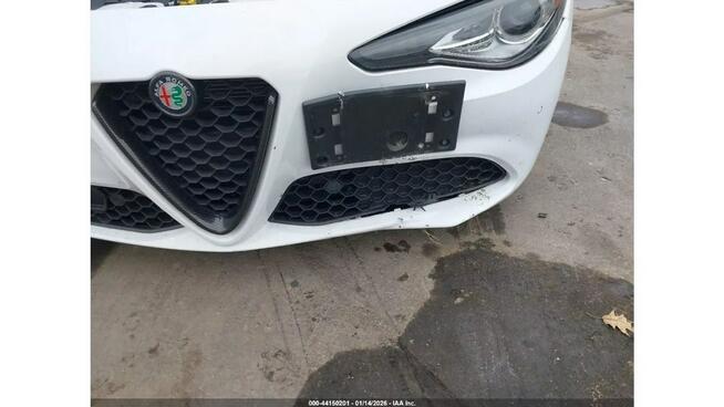 Alfa Romeo Giulia / 4x4 / 2.0 280KM / niski przebieg / Tarnów - zdjęcie 9