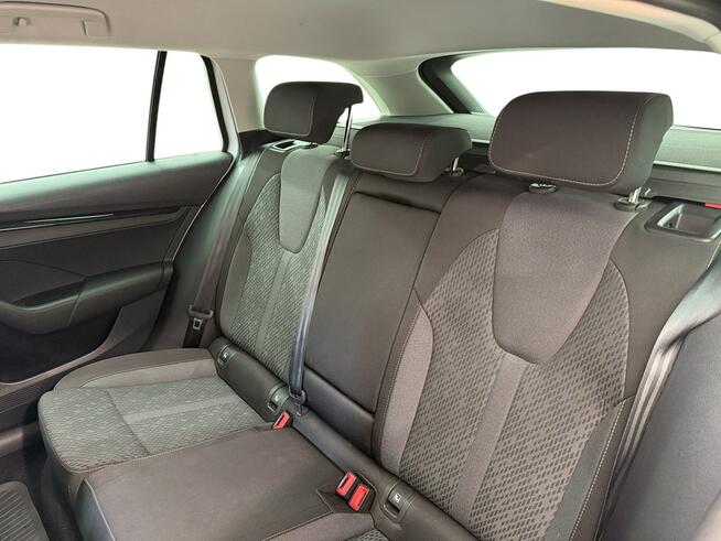 Skoda Octavia 2.0 TDI Ambition DSG Kombi Warszawa - zdjęcie 12
