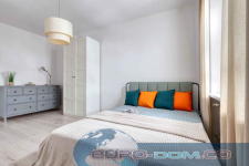 Do wynajęcia duża komfortowa kawalerka z osobną kuchnią.