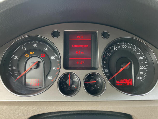 Volkswagen Passat B6 Krosno - zdjęcie 2