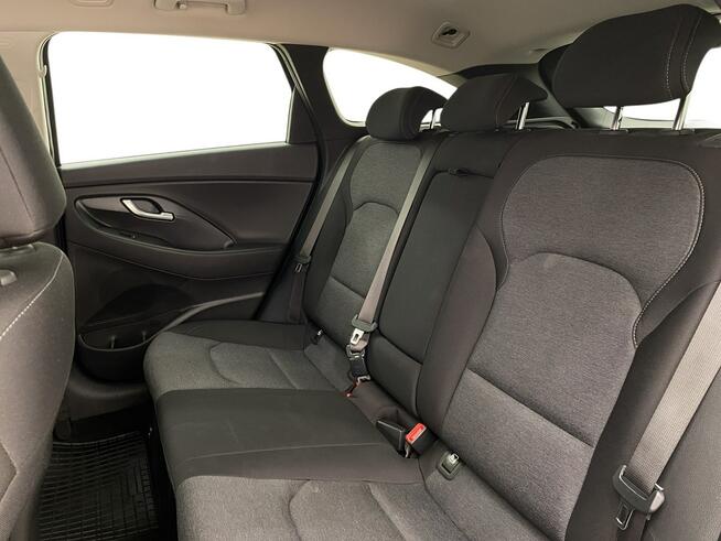 Hyundai i30 1.5 T-GDI 48V Smart DCT Kombi Warszawa - zdjęcie 12