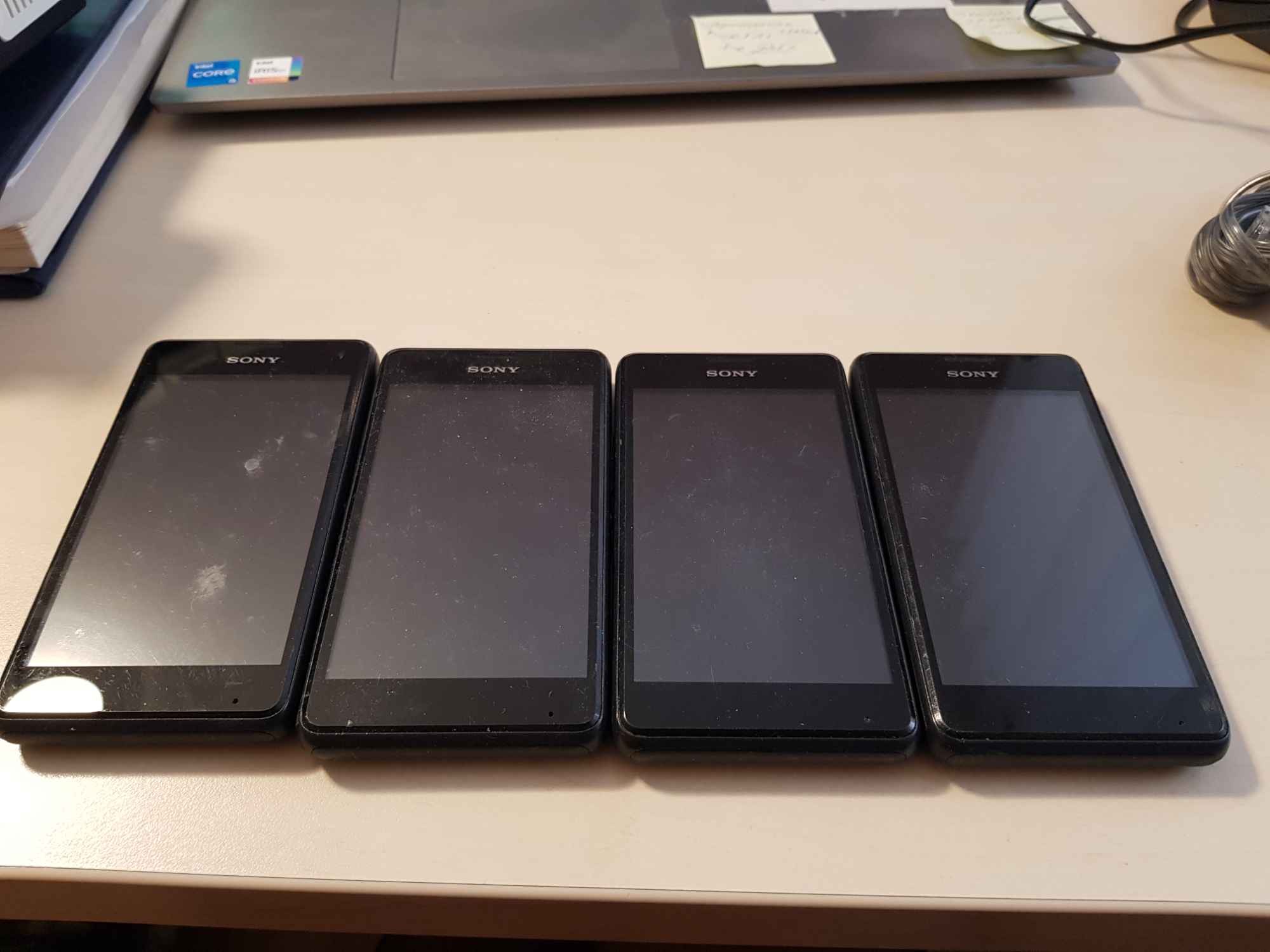 Telefon komórkowy smartfon Sony Xperia dotykowy z ładowarką 4 szt. Nowe Miasto - zdjęcie 3