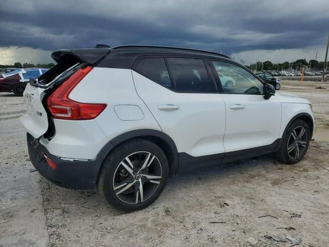 Volvo XC 40 / 2.0 250KM / 4x4 / Bogate wyposażenie / Tarnów - zdjęcie 4