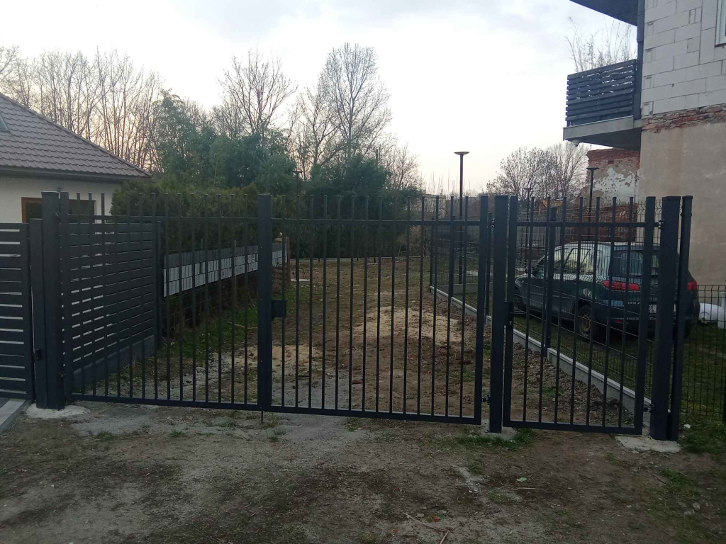 Działka budowlana do dzierżawy/wynajęcia przy centrum 340 m2 Legnica - zdjęcie 1