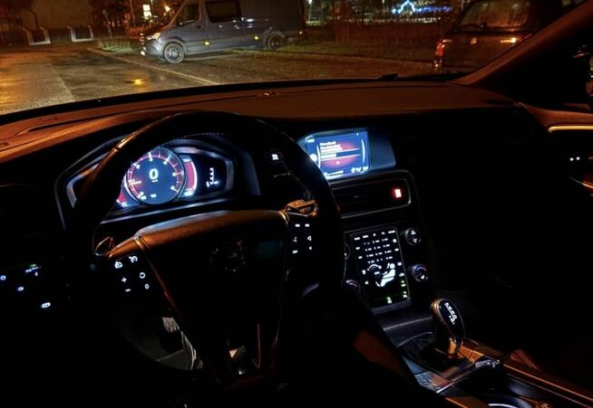 Volvo V60 Cross Country Momentum Pro Skierniewice - zdjęcie 10