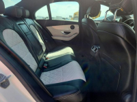 Mercedes C 300 4Matic / pakiet AMG / niski przebieg / mała szkoda Białystok - zdjęcie 10