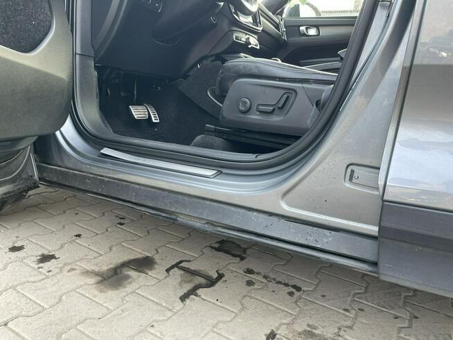 Volvo XC 40 R design T5 AWD HAK Skóra Kamera Pamięć Panorama Virtual Gliwice - zdjęcie 9