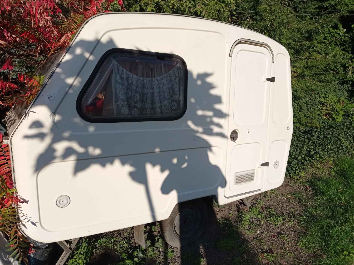 Sprzedam przyczepę campingową N-126 z hamulcem najazdowym Fabryczna - zdjęcie 6