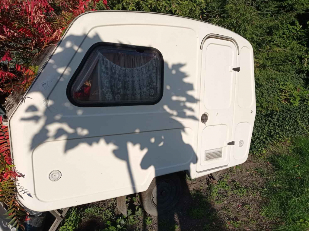 Sprzedam przyczepę campingową N-126 z hamulcem najazdowym Fabryczna - zdjęcie 6