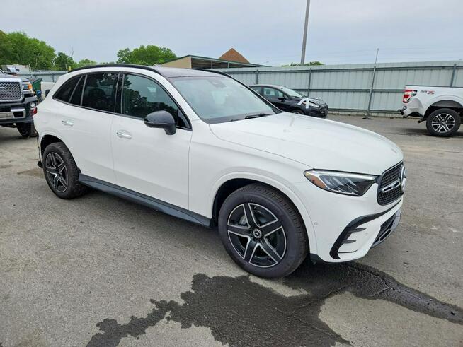 Mercedes GLC 300 4Matic / pakiet AMG / Auto jak nowe Wrocław - zdjęcie 3