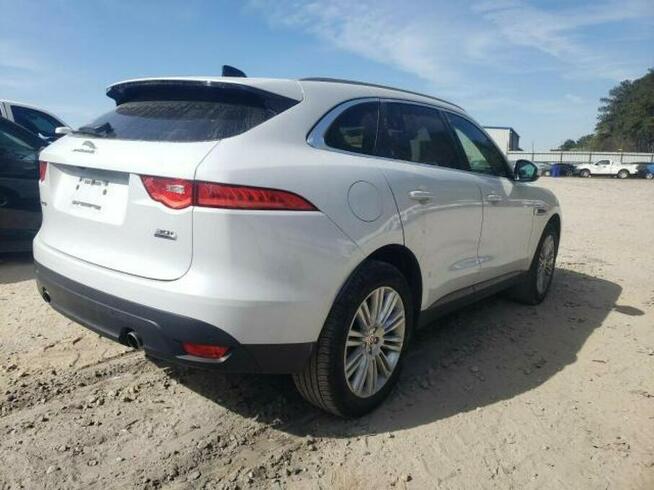 Jaguar F-Pace 2020, 2.0L, 4x4, Portfolio, porysowany Warszawa - zdjęcie 3